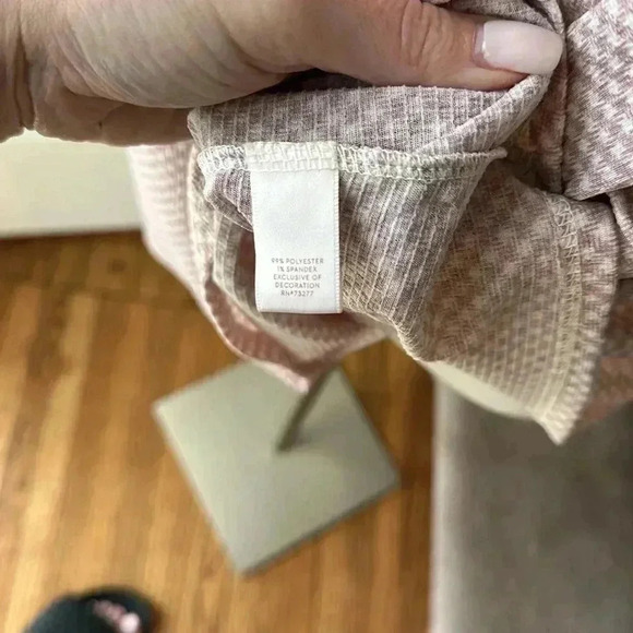 Size M Lauren Conrad ruffle front cold shoulder top - Picture 5 of 5